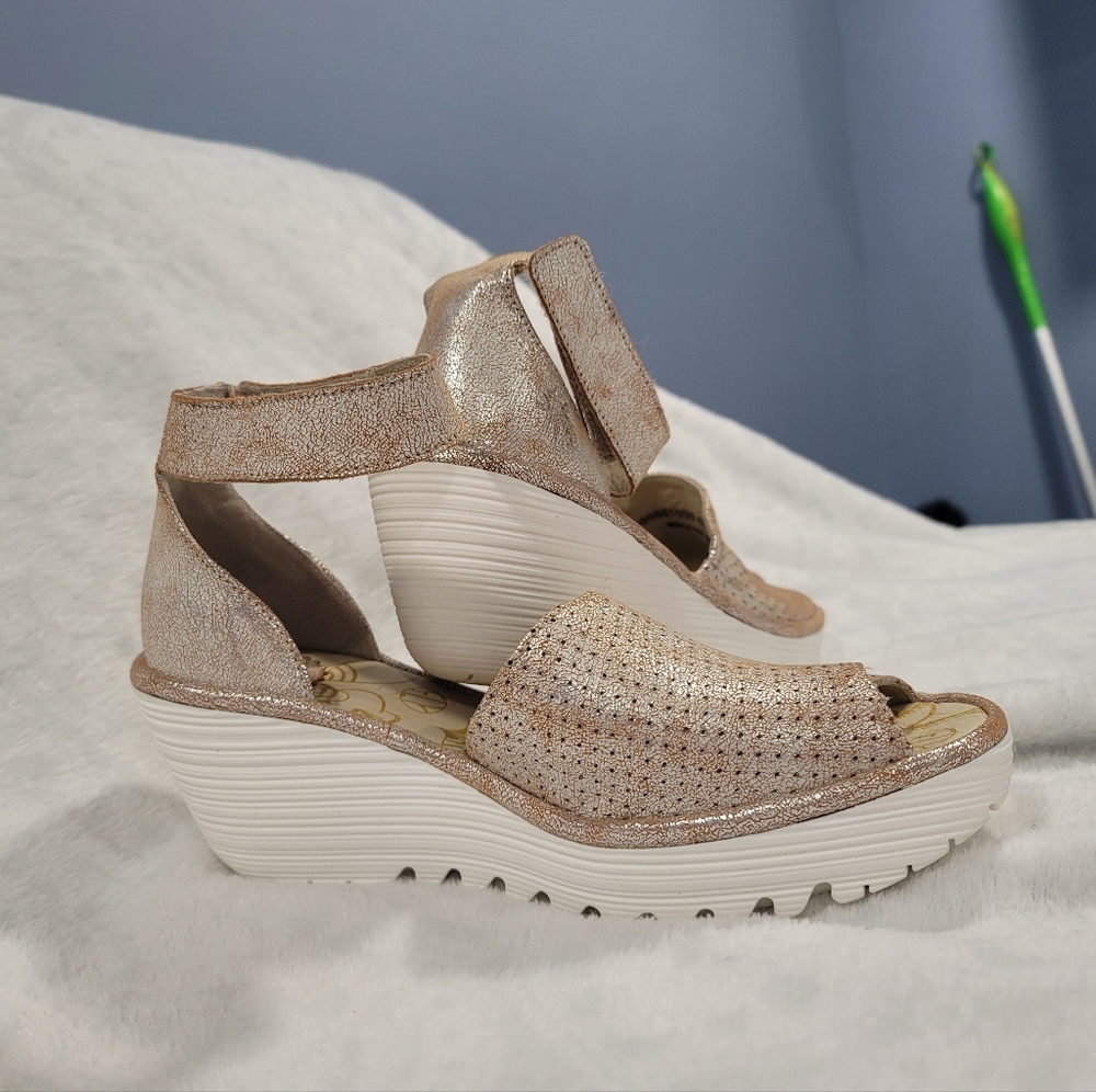 Fly London Yake Metallic Leather Wedge Sandals Women's Size 7.5 EU 37 - Picture 2 of 10